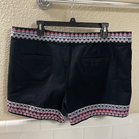 LOFT Black shorts with embroidery . NEW condition . NEW without tags . SZ 14 - Picture 2 of 5